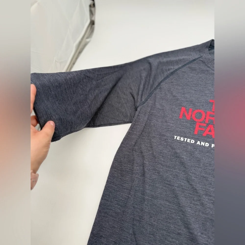 Men’s North Face Heather Blue T-Shirt 3/4 Sleeve Red Logo Standard Fit Sz M